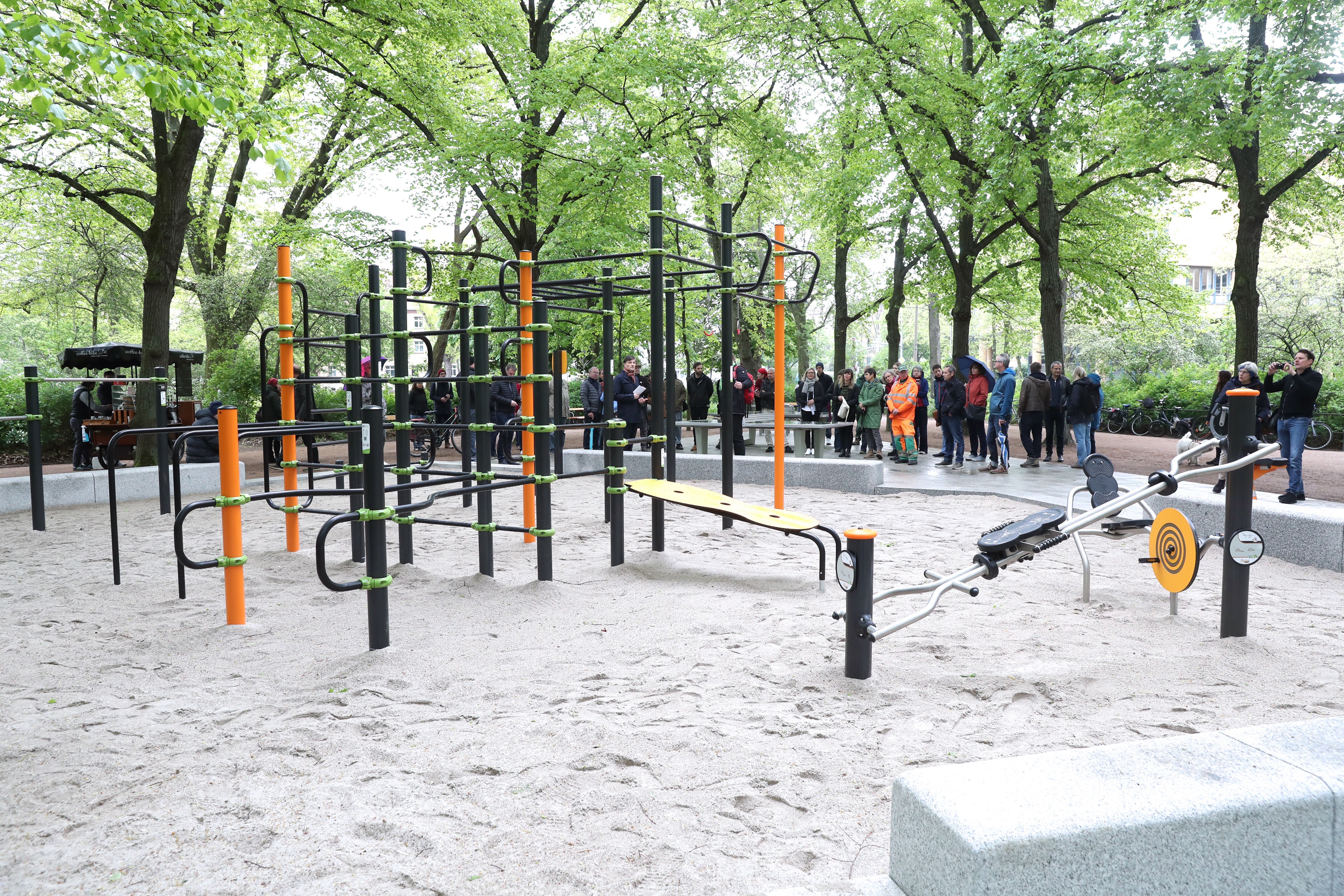 Der neu eröffnete Fitnessplatz im Leipziger Mariannenpark. Foto: Jan Kaefer