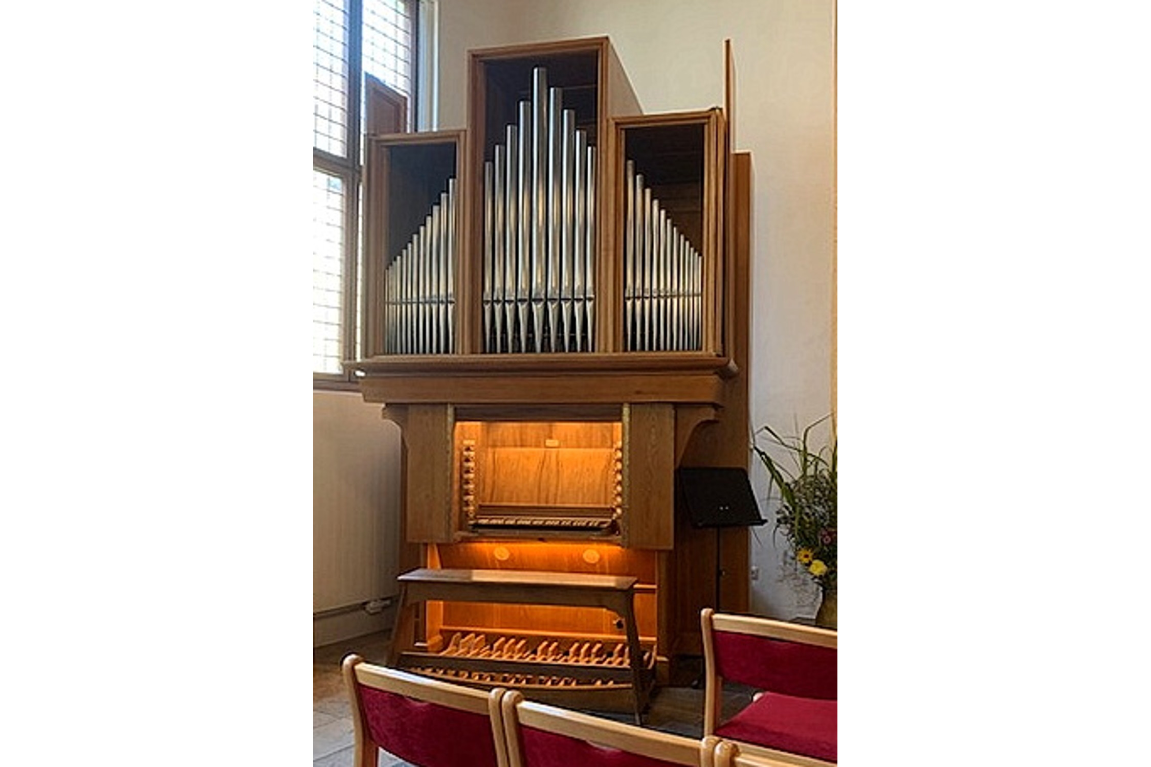 Die Jehmlich-Orgel in der Kirche Borsdorf. Foto: MquadratDD, CC BY-SA 4.0, https://commons.wikimedia.org/w/index.php?curid=130754844