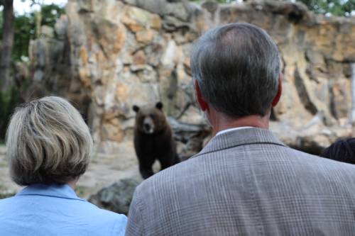 Präsidentin Seibeld, Zoodirektor Dr. Knieriem und Pate Lillebror