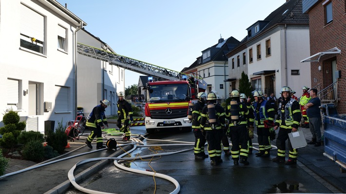 FW-DO: Brand eines Wintergartens richtet erheblichen Gebäudeschaden an