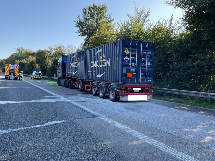 FW-BN: Heiß gelaufene Bremse an mit Gefahrgut beladenem LKW löst Feuerwehreinsatz aus