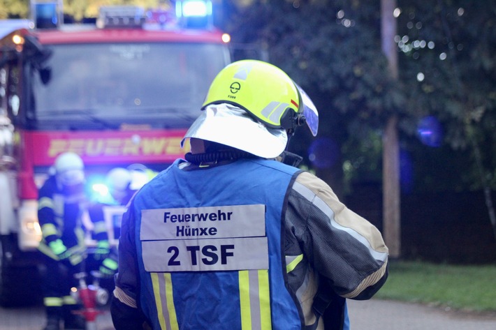 FW Hünxe: Brand in einer Garage