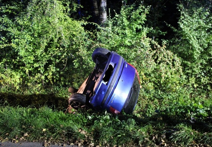 POL-HAM: Alkoholfahrt endet im Graben, Fiat-Fahrer leicht verletzt