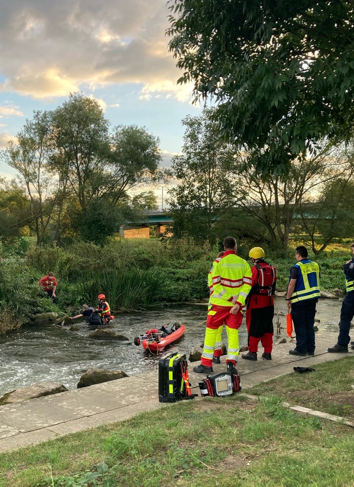 FW-EN: Verunfallter Kanufahrer aus Fischrteppe an der Ruhr gerettet