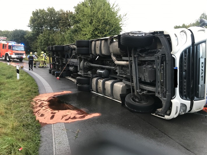 FW-BOT: Umgestürzter LKW