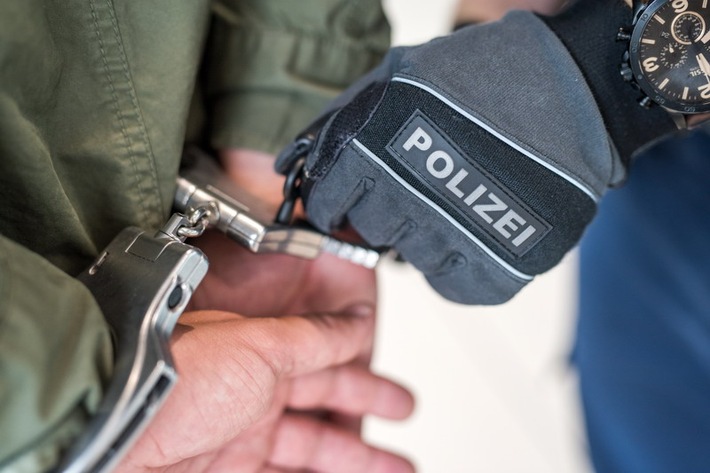BPOL NRW: Bundespolizei nimmt gesuchten Ladendieb vorläufig fest und findet weiteres Diebesgut auf