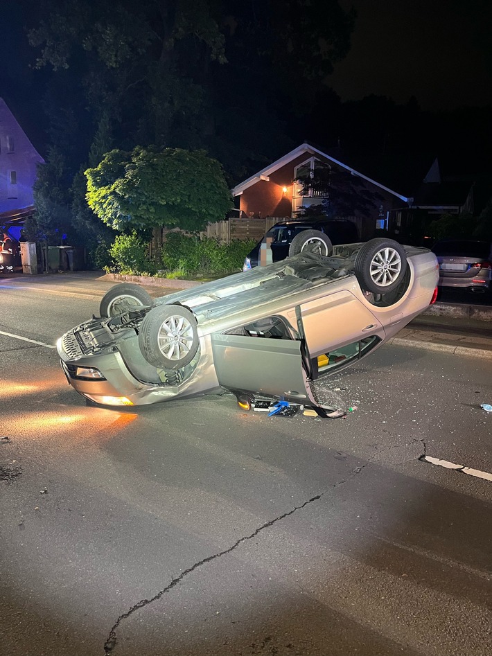 POL-RBK: Rösrath - Alkoholisierter Pkw-Fahrer überschlägt sich und landet auf dem Dach