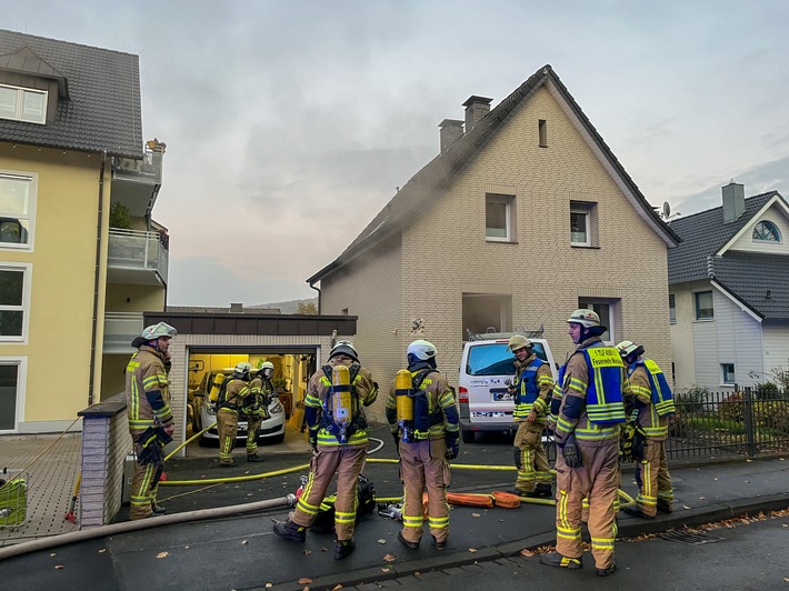 FW Menden: Zimmerbrand in einem Wohnhaus