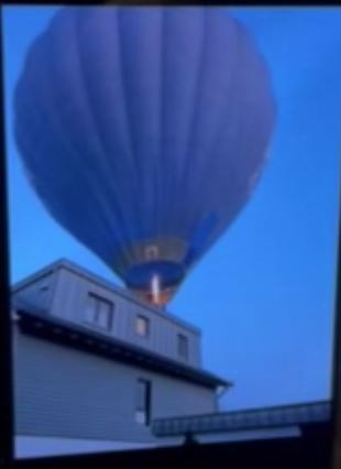 POL-AC: Heißluftballon streift Hausdach
