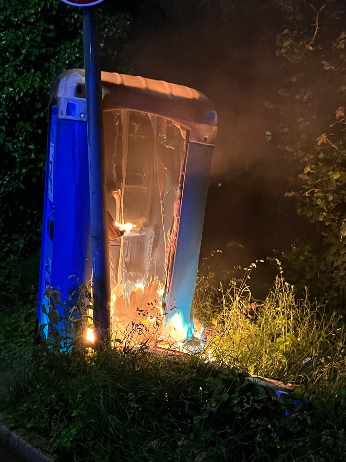 POL-ME: Mobile Toilettenkabine ausgebrannt - Velbert - 2406013