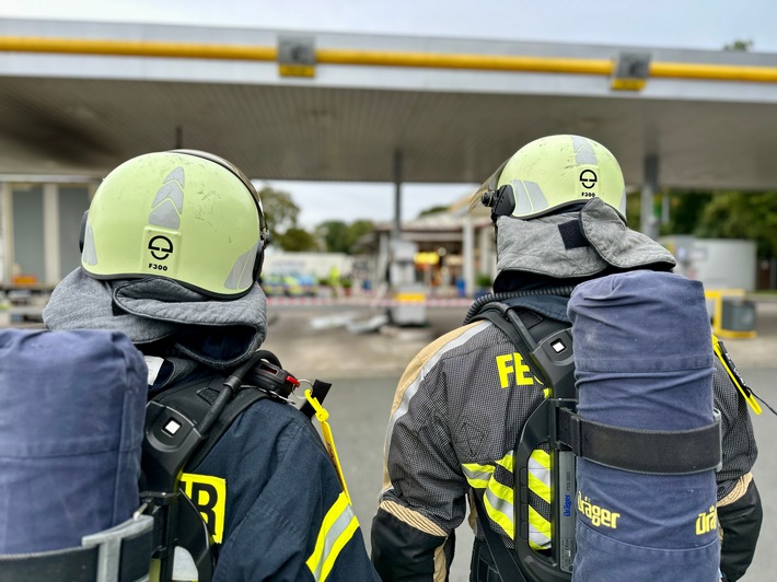 FW Hünxe: Defekt an Tankstelle - Feuerwehreinsatz an A3-Raststätte