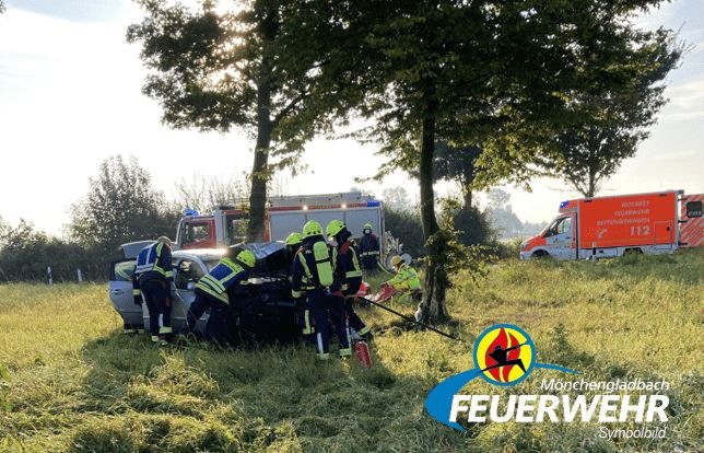 FW-MG: Betonmischer verunfallt auf der Landstraße