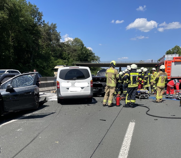 FW Ratingen: 14.05.24, BAB3, VU mit mehreren Verletzten