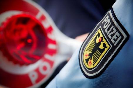 BPOL NRW: Bundespolizei vollstreckt Haftbefehle im Rahmen der Grenzkontrollen auf der Autobahn 40 in Wankum