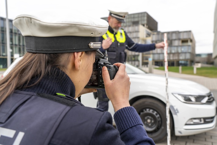 POL-ME: Verkehrsunfallfluchten aus dem Kreisgebiet - Hilden - 2407091