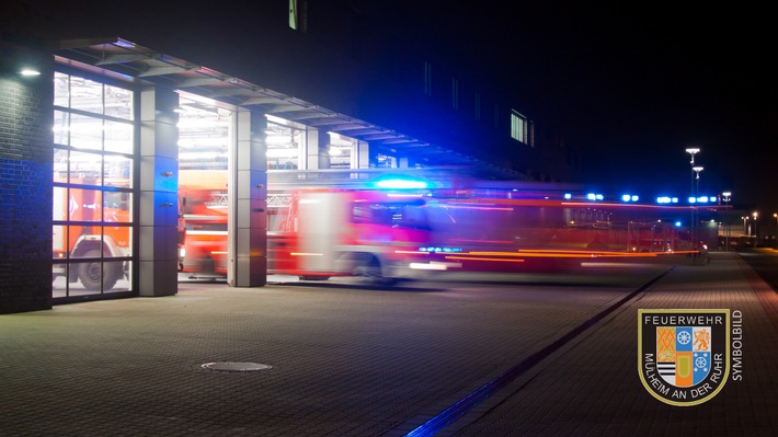 FW-MH: Zimmerbrand im Mehrfamilienhaus