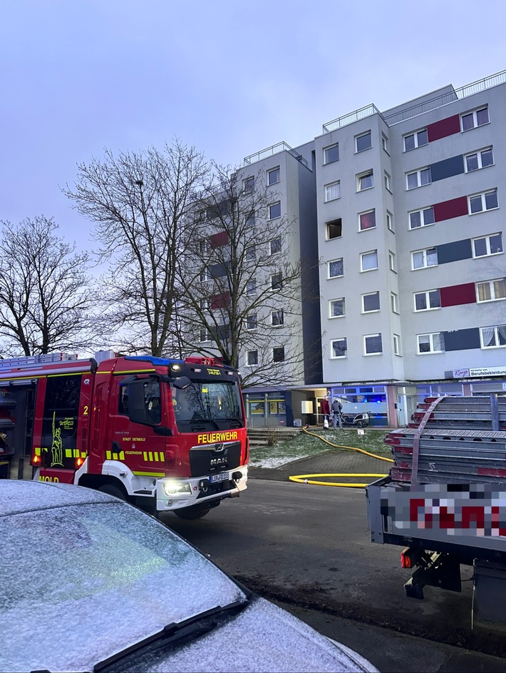 FW-DT: Brand im Hochhaus