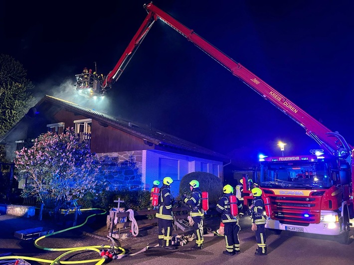 FW Nideggen: Brand eines Wohnhauses in Nideggen-Rath