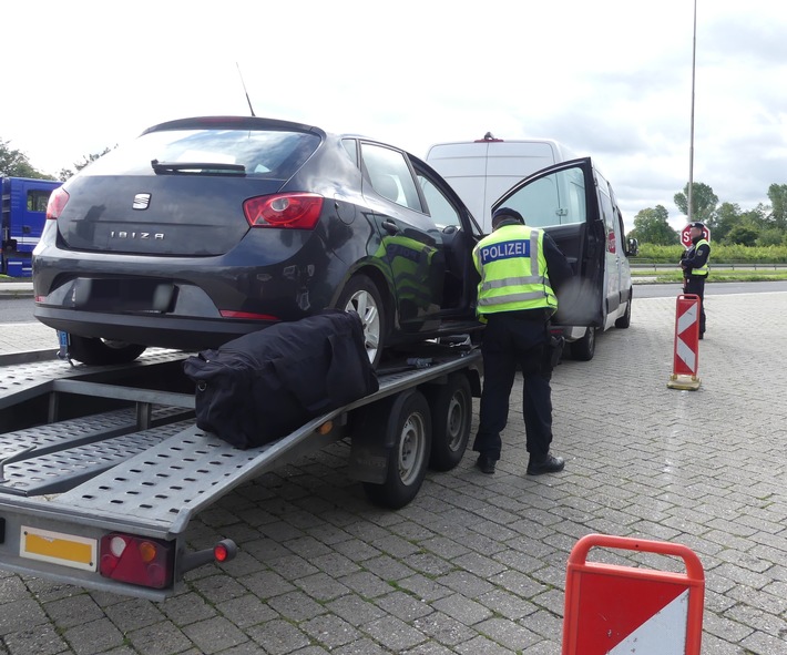 BPOL NRW: Ein gestohlenes Fahrzeug und vier Haftbefehle - Bundespolizei erzielt mehrere Fahndungserfolge