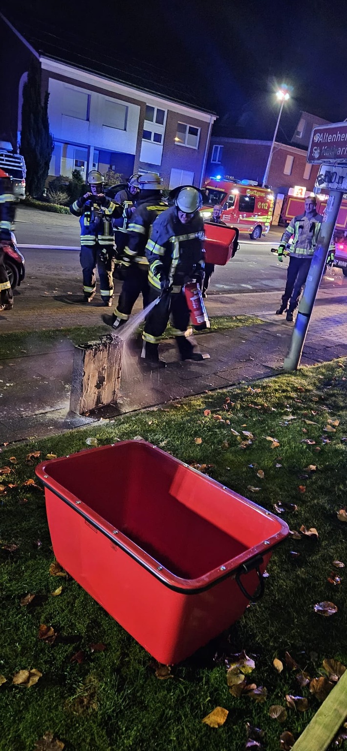 FW-WRN: FEUER_3 - LZ1 - LG2 - LG4 - brennt Photovoltaik Batteriespeicher im Keller