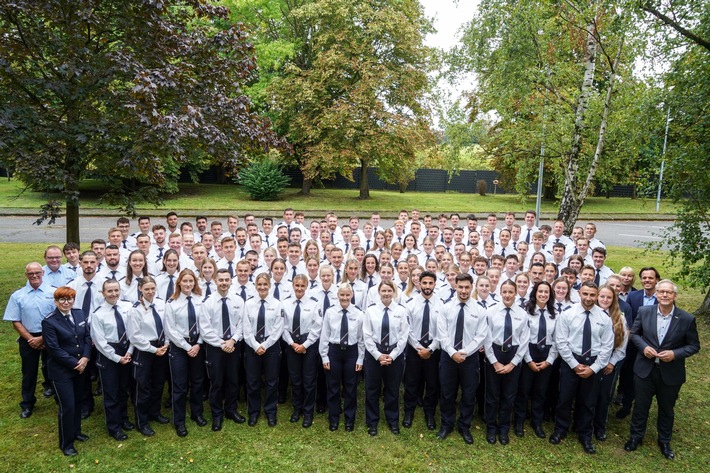 POL-DO: Polizeipräsident Gregor Lange begrüßt neue Beamtinnen und Beamten in Dortmund