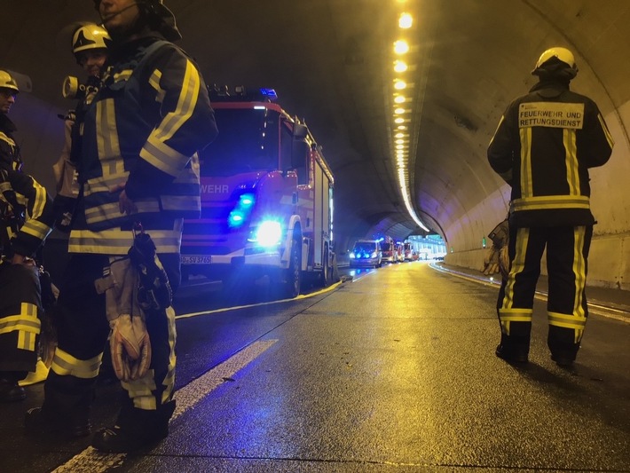 FW-BO: Verkehrsunfall im Tunnel auf der BAB 448