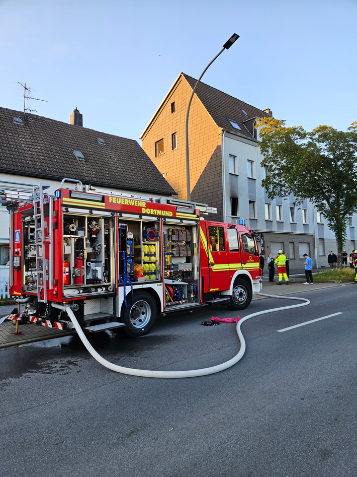 FW-DO: Feuer im Dortmunder Westen - Zimmerbrand in Marten