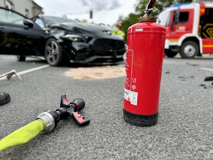 FW Alpen: Verkehrsunfall mit zwei Pkw