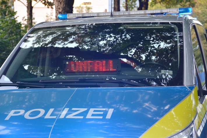 POL-ME: Autofahrerin verursacht Unfall mit hohem Sachschaden - Langenfeld - 2404110