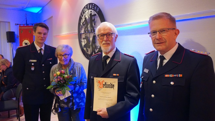 FW Norderstedt: Jahreshauptversammlung der Freiwilligen Feuerwehr Garstedt - Emotionaler Höhepunkt zum Schluss (Korrektur)