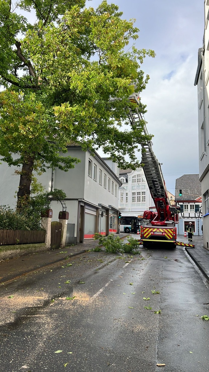 FW Bad Honnef: Sturmböen sorgen für 13 Einsätzen der Feuerwehr
