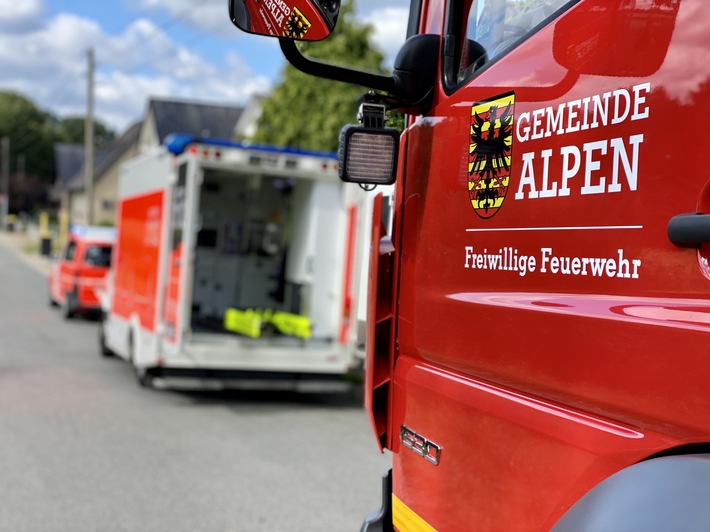 FW Alpen: Tragehilfe Rettungsdienst