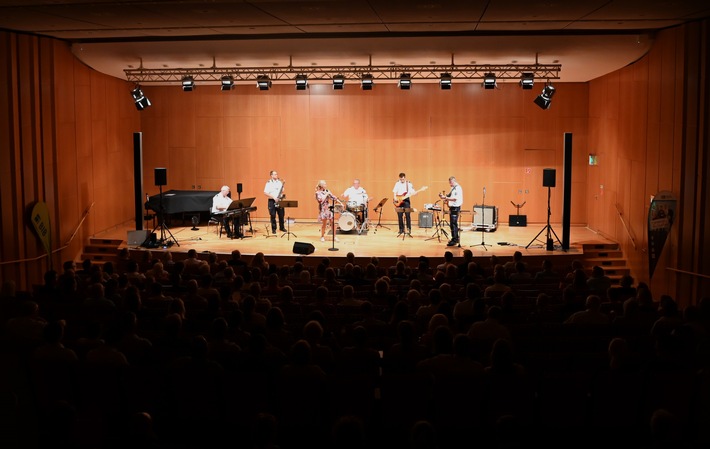 POL-E: Essen: Benefizkonzert der Polizei Essen und der BIB voller musikalischer Leckerbissen unterstützt den Bau eines neuen Kinderschutzhauses in Essen mit 30.000 Euro