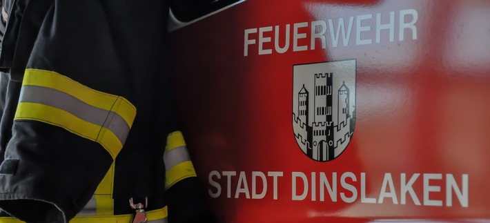 FW Dinslaken: Heckenbrand vor Eintreffen der Feuerwehr gelöscht