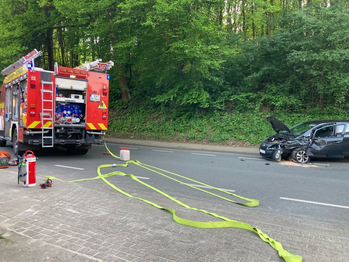 FW-EN: Zwei Verletzte nach Verkehrsunfall zwischen zwei PKW