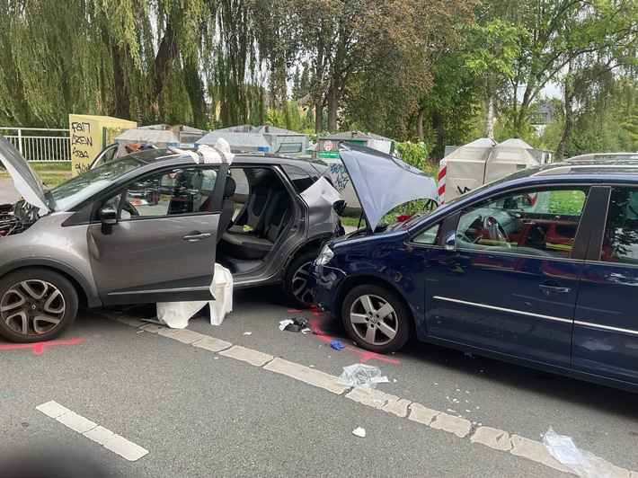 FW-DO: Verkehrsunfall // Kinder zum Glück nur leicht verletzt